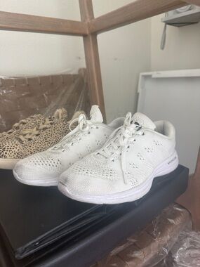 APL Techloom Pro White Athletic Sneakers
